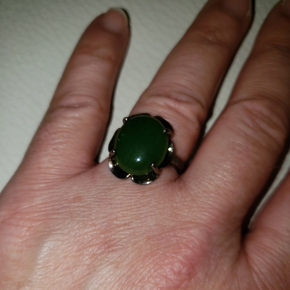 Sterling silver ring with Jade stone - Picture 2 of 4